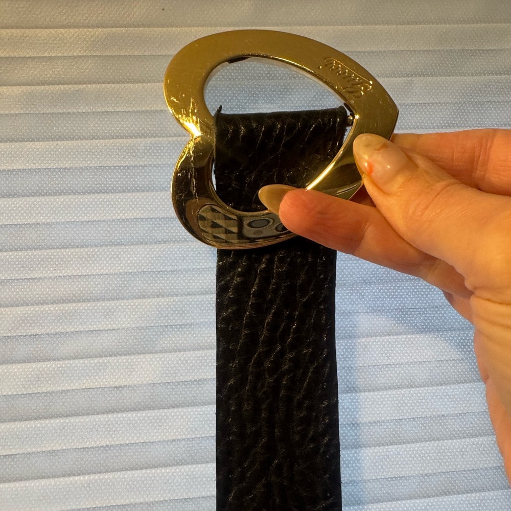 Gucci Black Leather Belt with Gold Heart Buckle - Picture 13 of 17